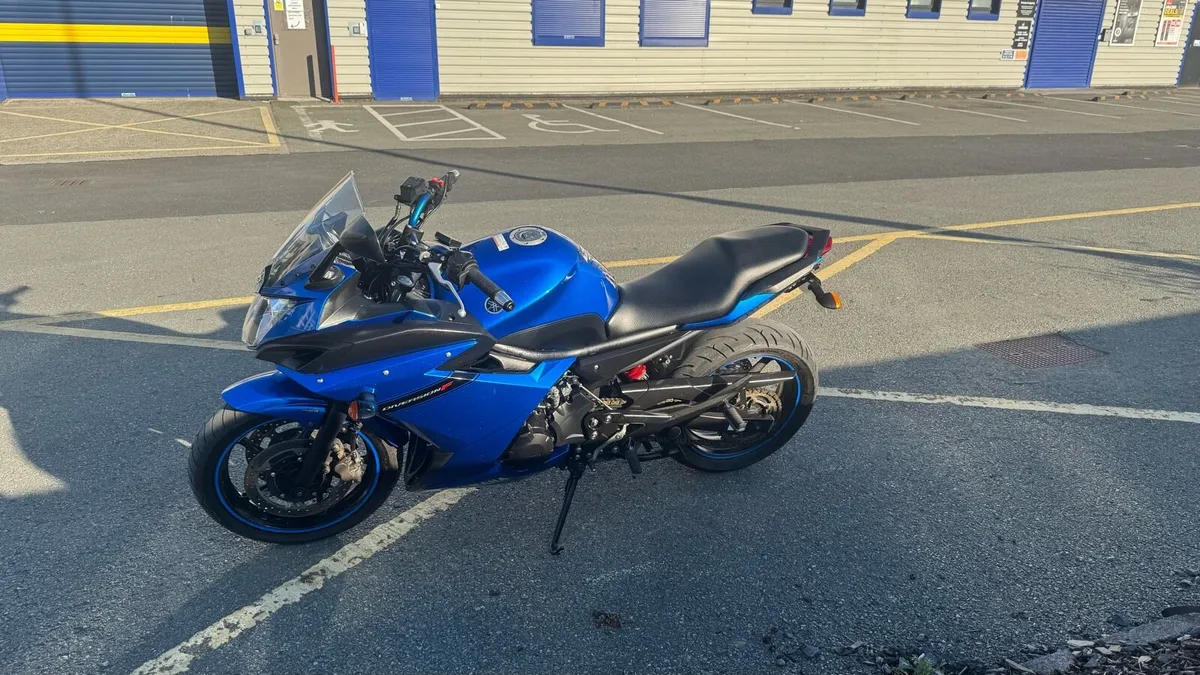 XJ6 2012 F Diversion ABS - Image 2