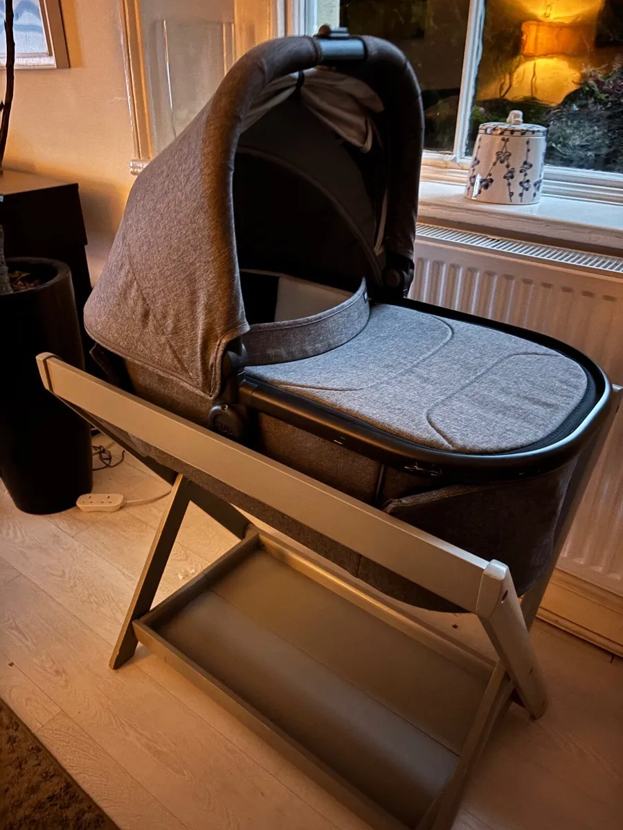 UPPAbaby Carrycot Stand - Image 1