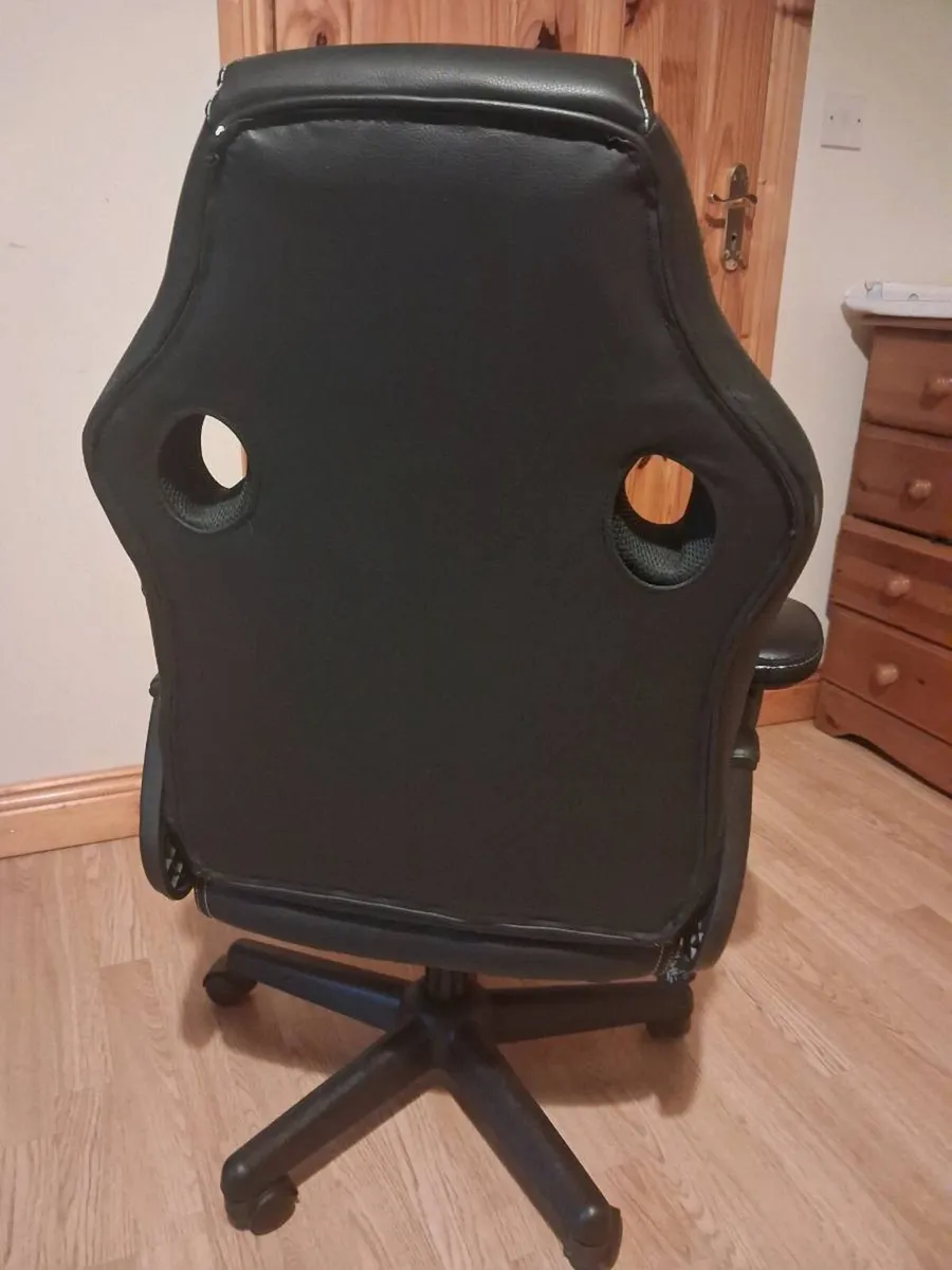 Gaming chair - Image 1