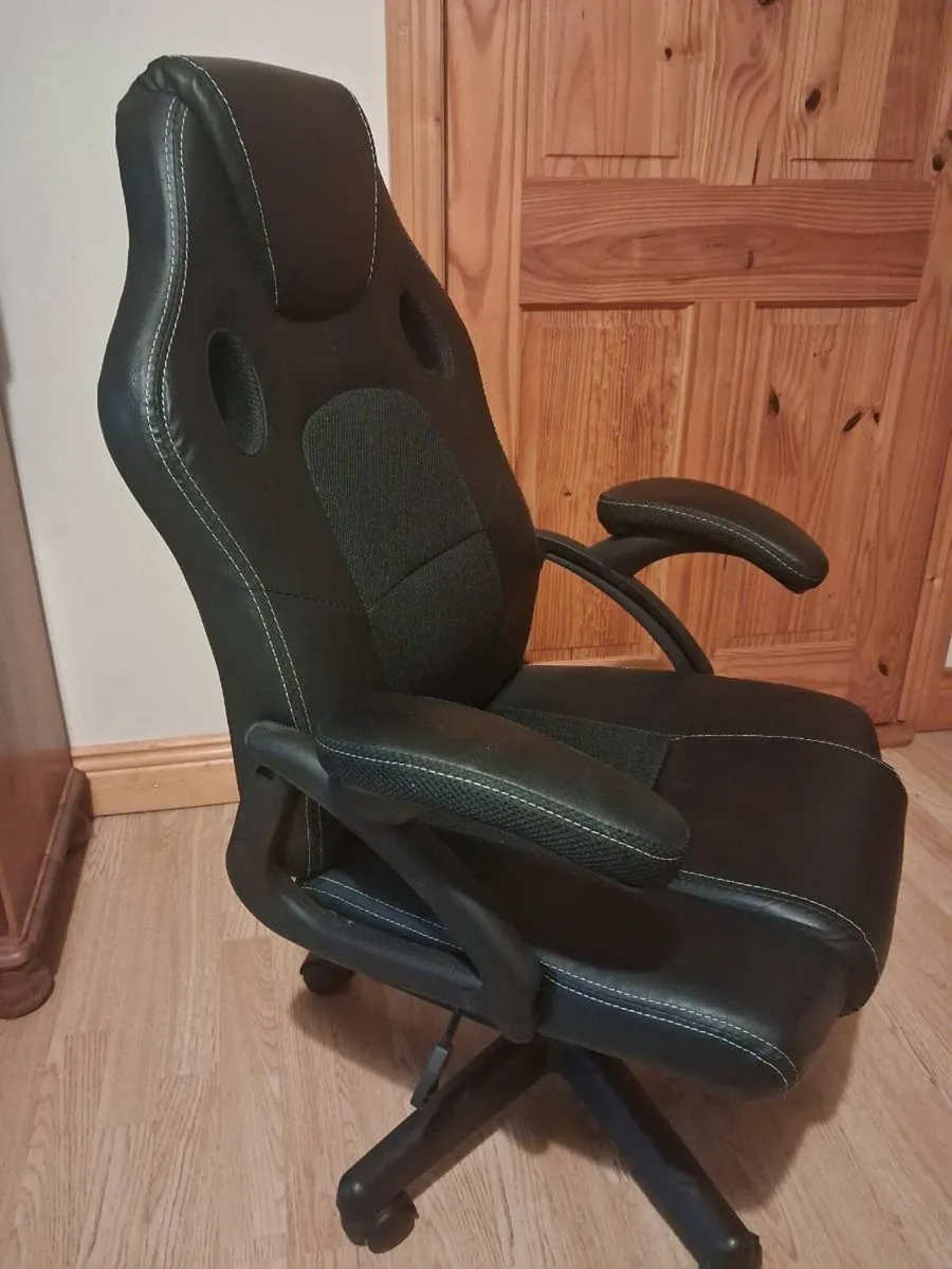 Gaming chair - Image 3