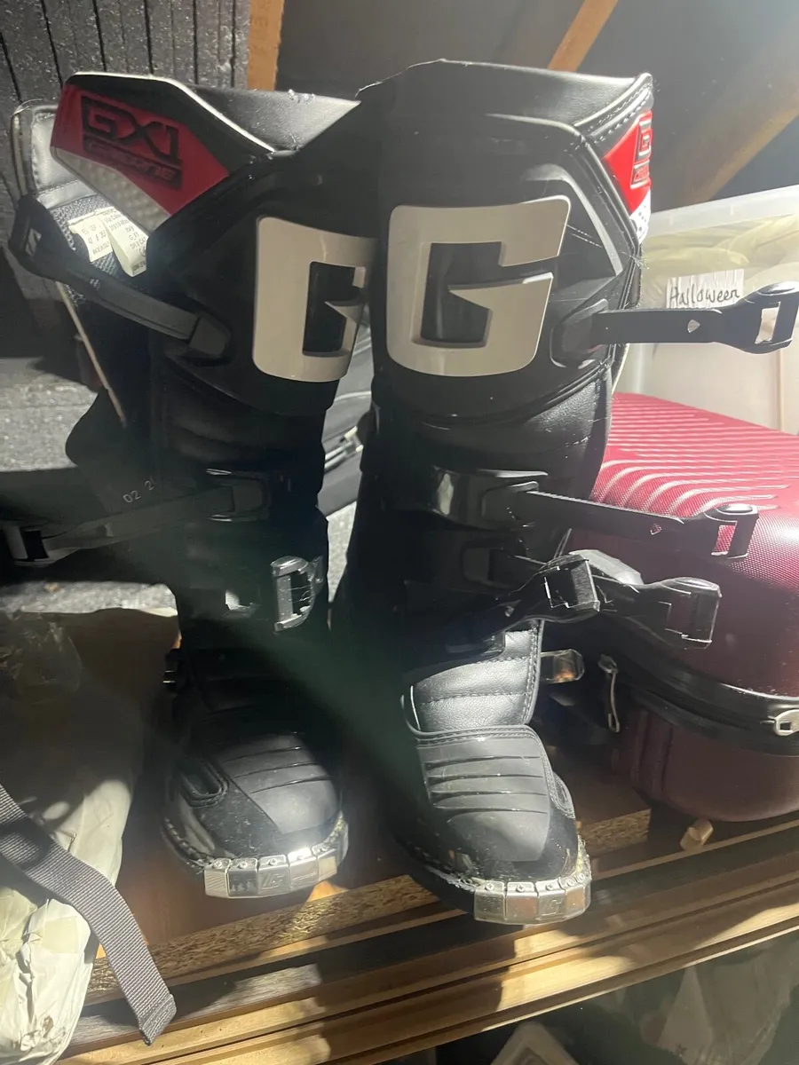 Size 8  brand new motorbike boots - Image 2