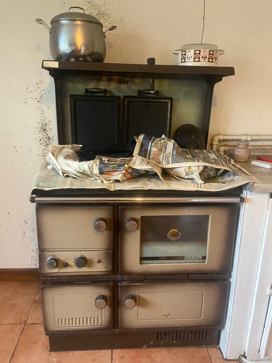 Stanley solid fuel range - spares or restoration - Image 1
