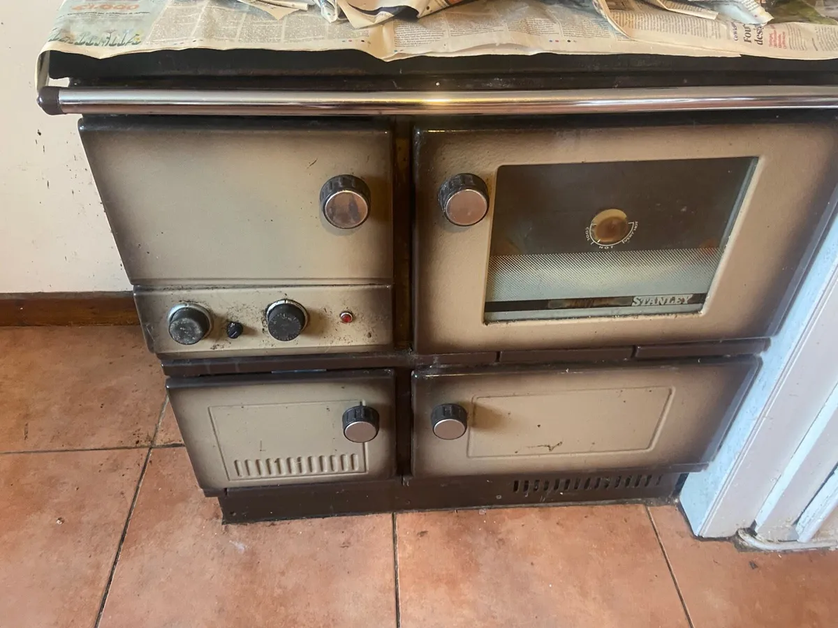 Stanley solid fuel range - spares or restoration - Image 2