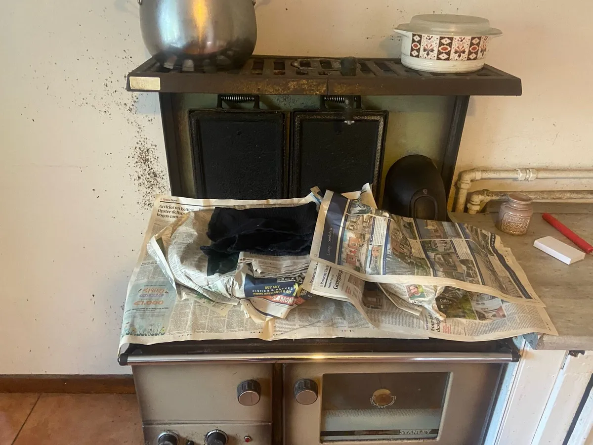 Stanley solid fuel range - spares or restoration - Image 3