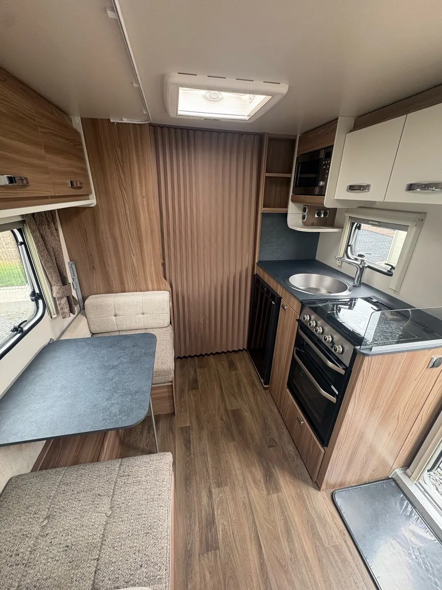 Caravan - Image 2