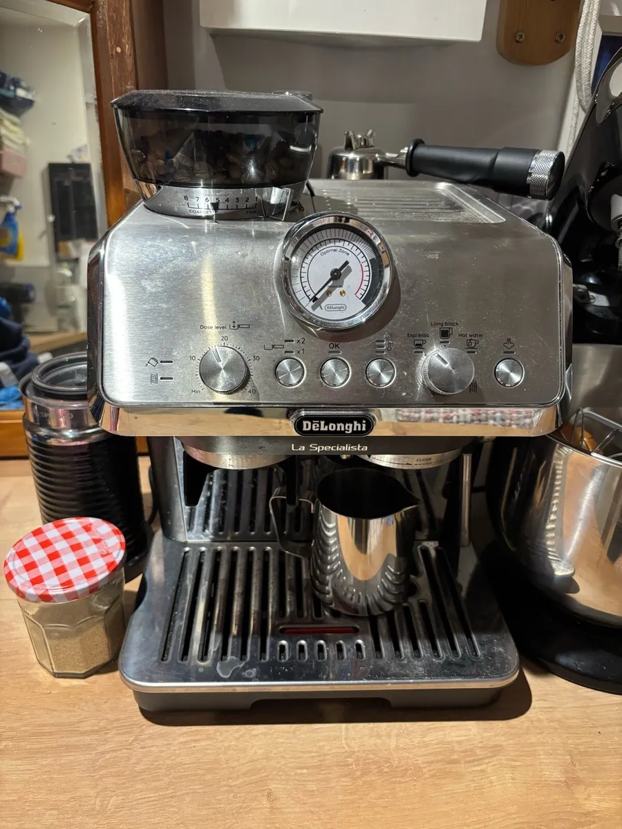 DeLonghi coffee machine - La Specialista - Image 1