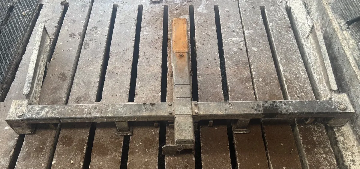 Scraper saddles - Image 1