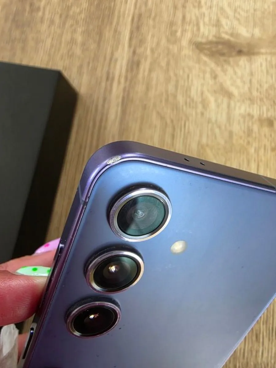 Unlocked Samsung S24 - Image 3