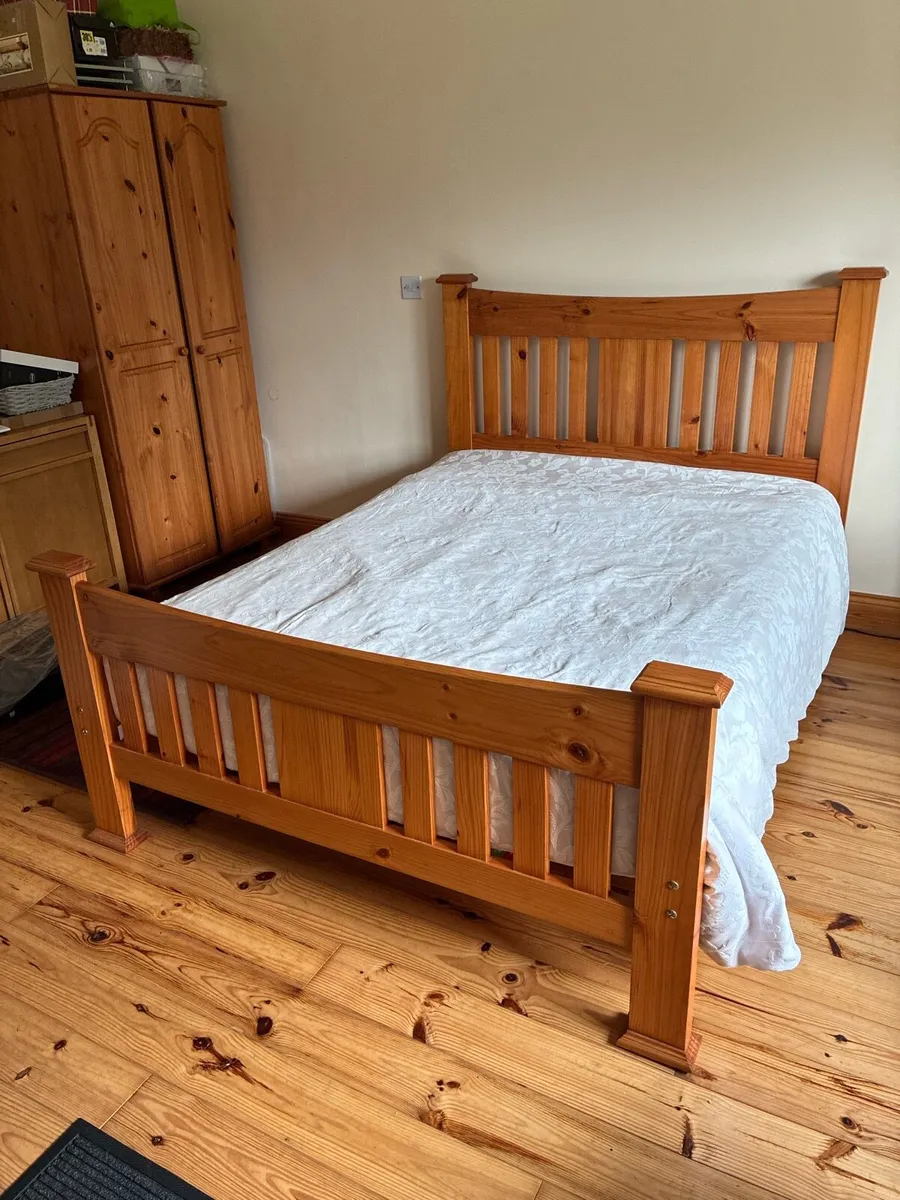 Solid pine double bed - Image 1