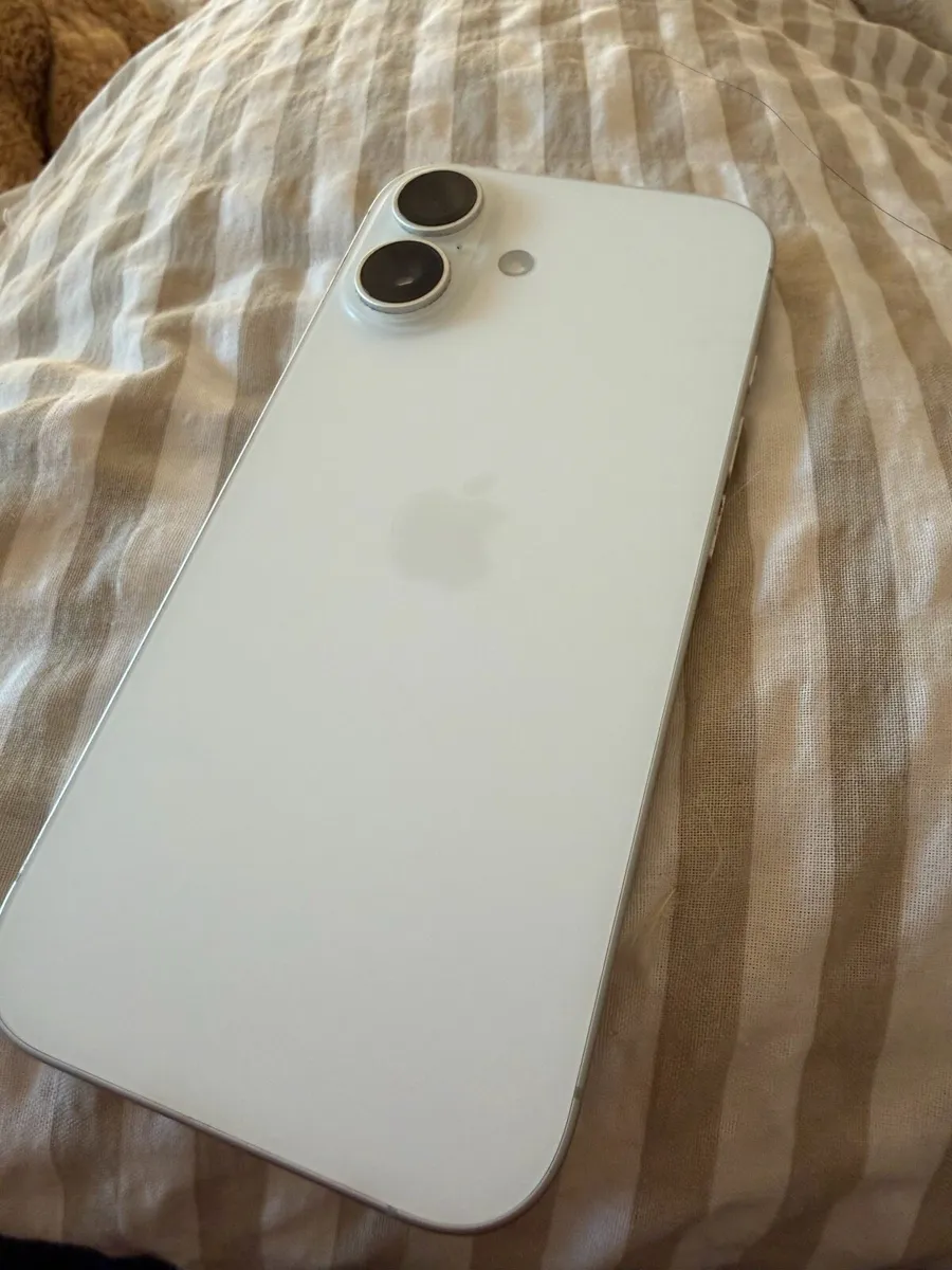 iPhone 17 - Image 1