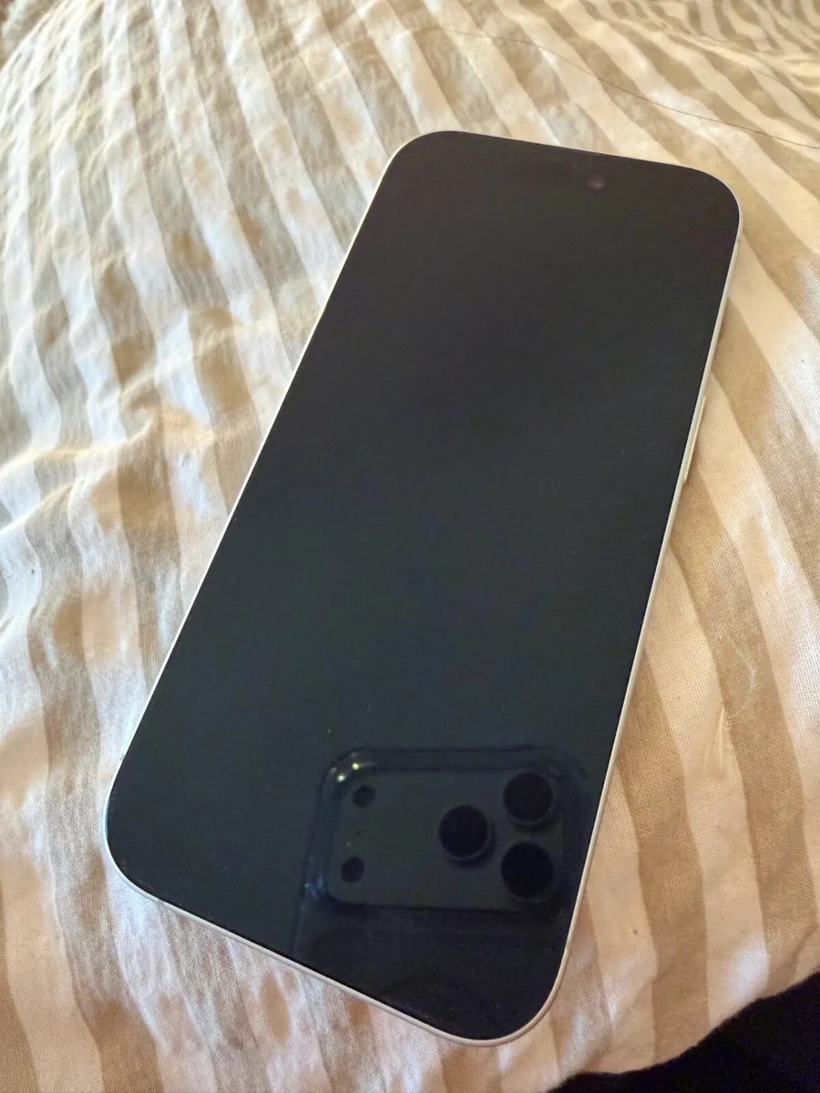 iPhone 17 - Image 4