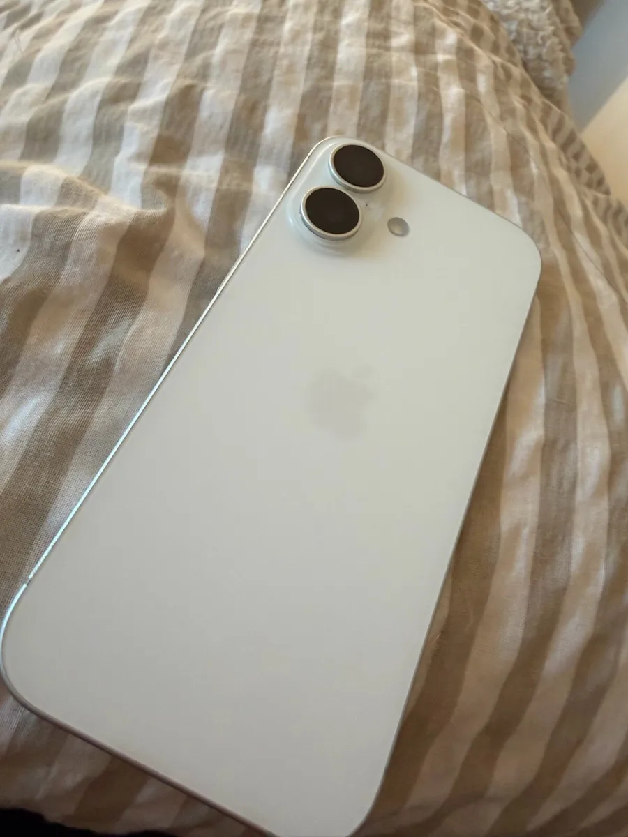 iPhone 17 - Image 2