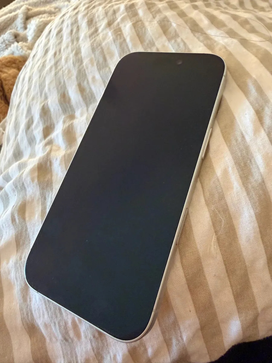 iPhone 17 - Image 3