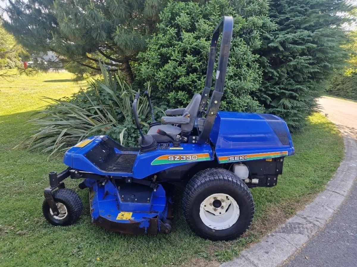 ISEKI zero turn ride on mower lawnmower 800.hours - Image 1