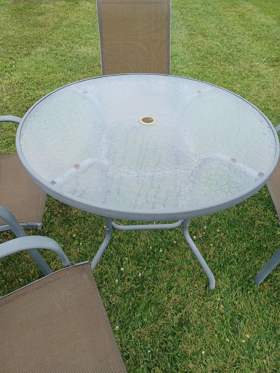 Garden furniture table & chairs - Image 3