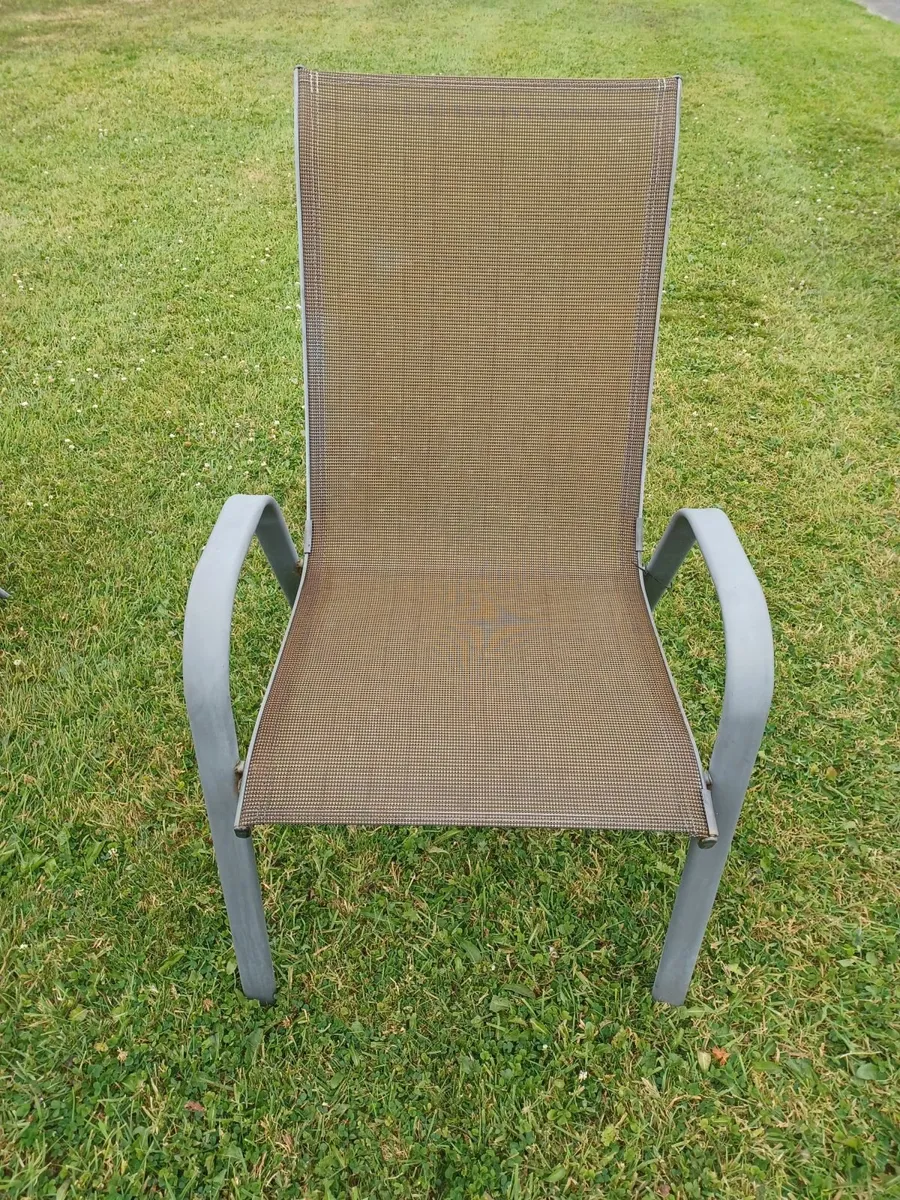 Garden furniture table & chairs - Image 1