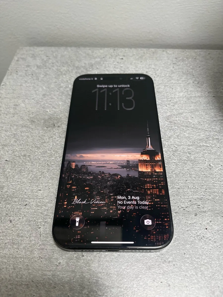 iPhone 16 Pro Max - Image 2