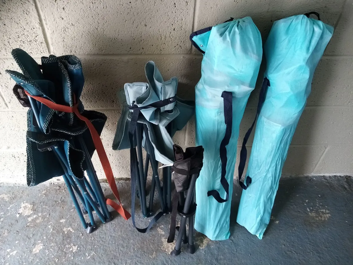 Camping chairs and stool - Image 1