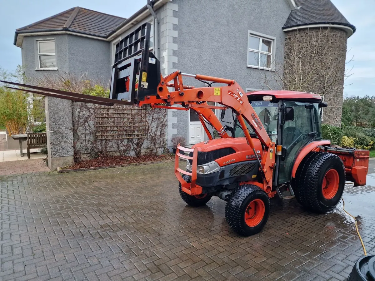 Kubota 44hp Compact tractor with loader - Image 1