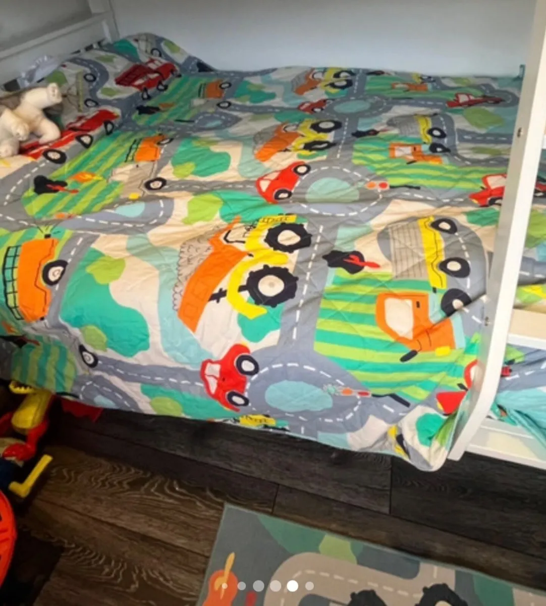 Kids bedroom items - Image 1