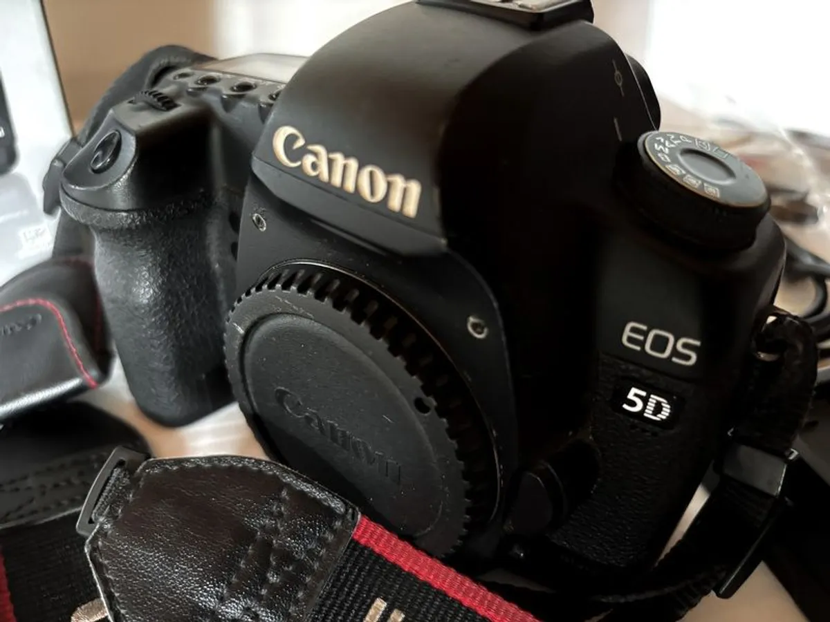 Canon EOS 5D Mark II (Low Shutter Count 31k)  Excellent Condition - Image 3