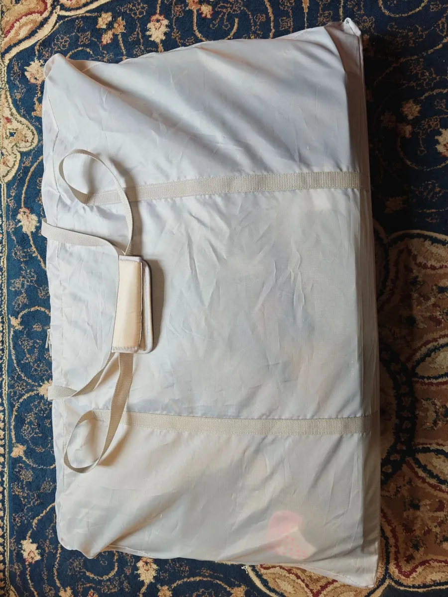 Tutti Bambini CoZee Lite Bedside Crib - Image 3
