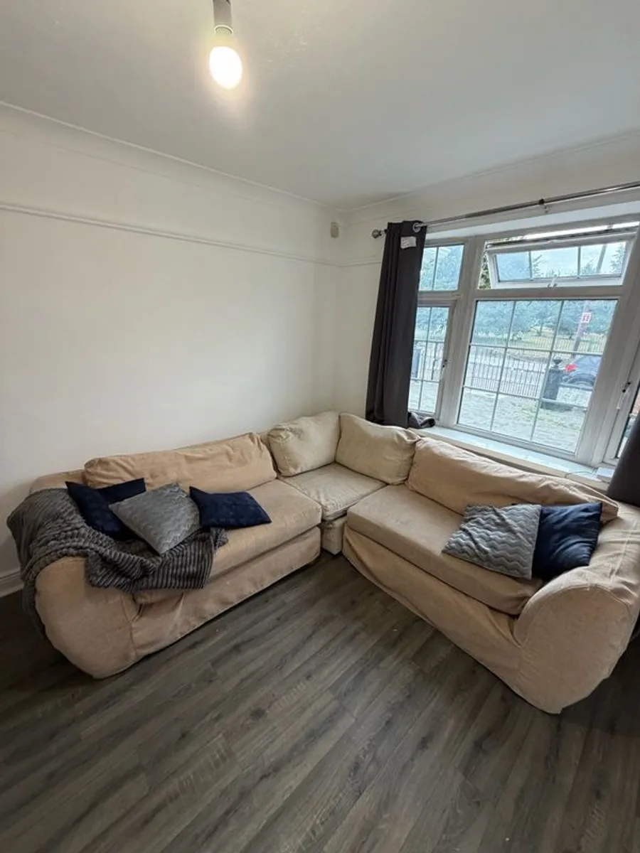sofa - Image 3