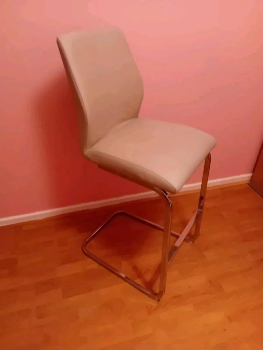 Breakfast counter stools