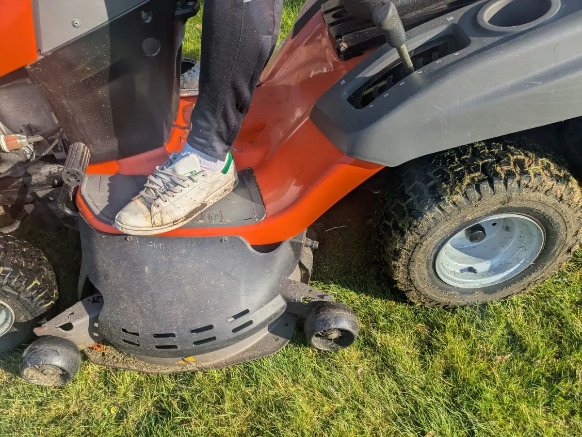Husqvarna TC142T Ride-On Mower - Image 3