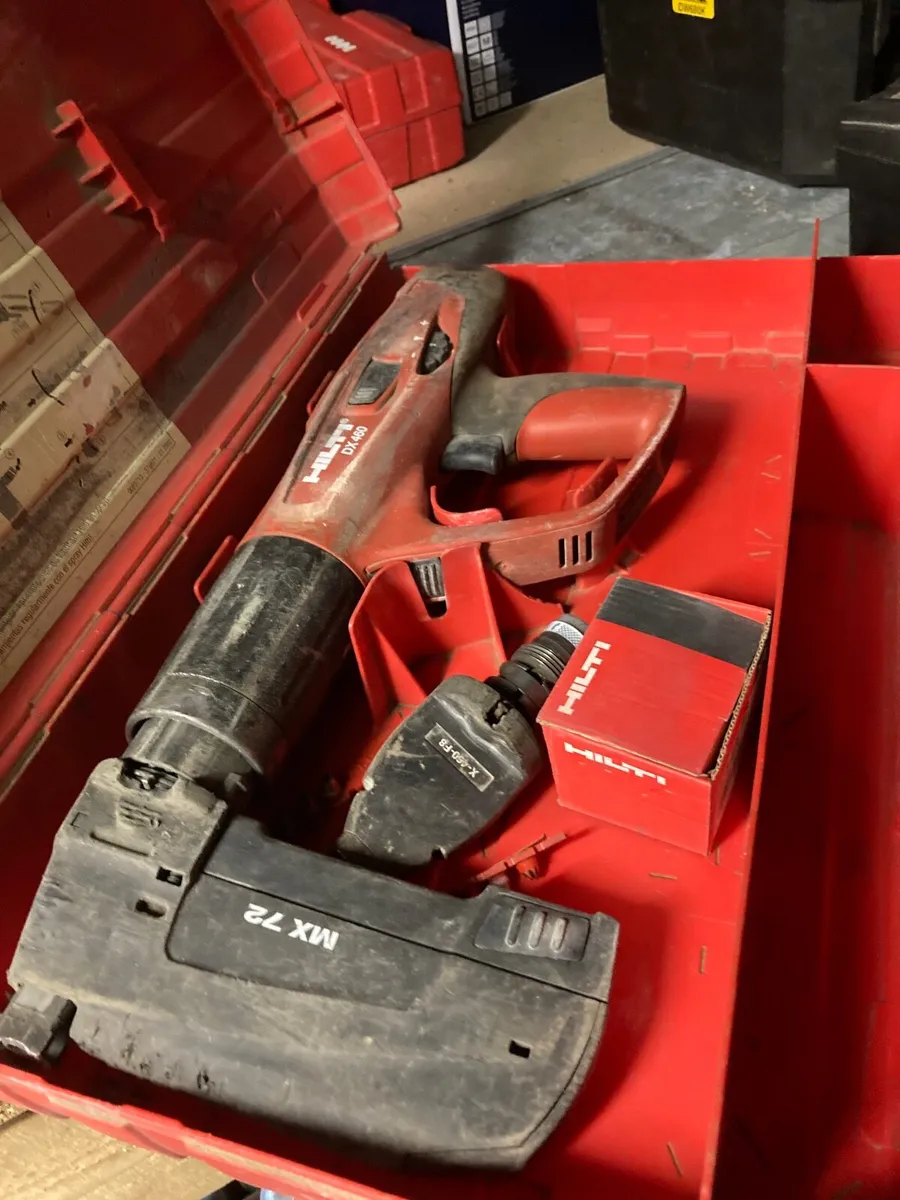 Hilti DX 460 Powder-Actuated Nail Gun with MX 72