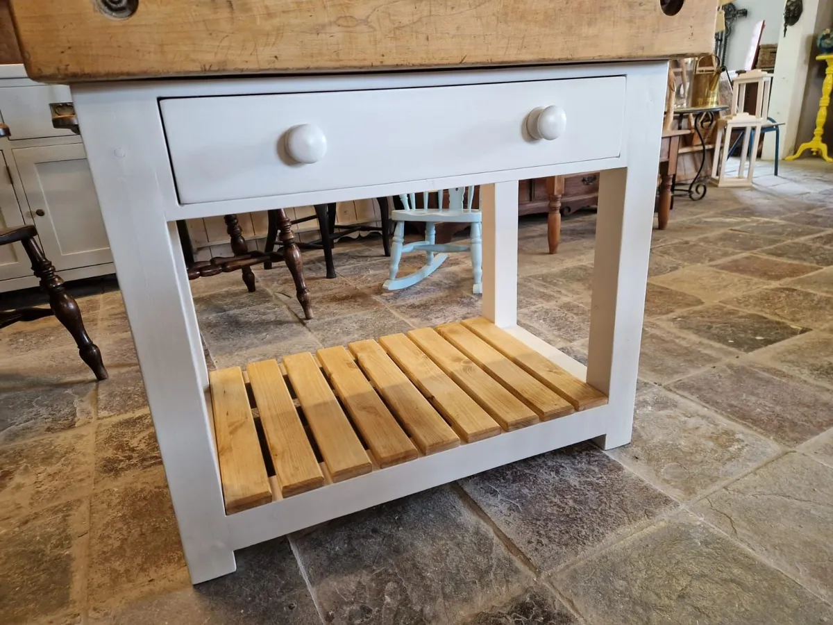 Vintage maple butcher block, bespoke pine base - Image 4