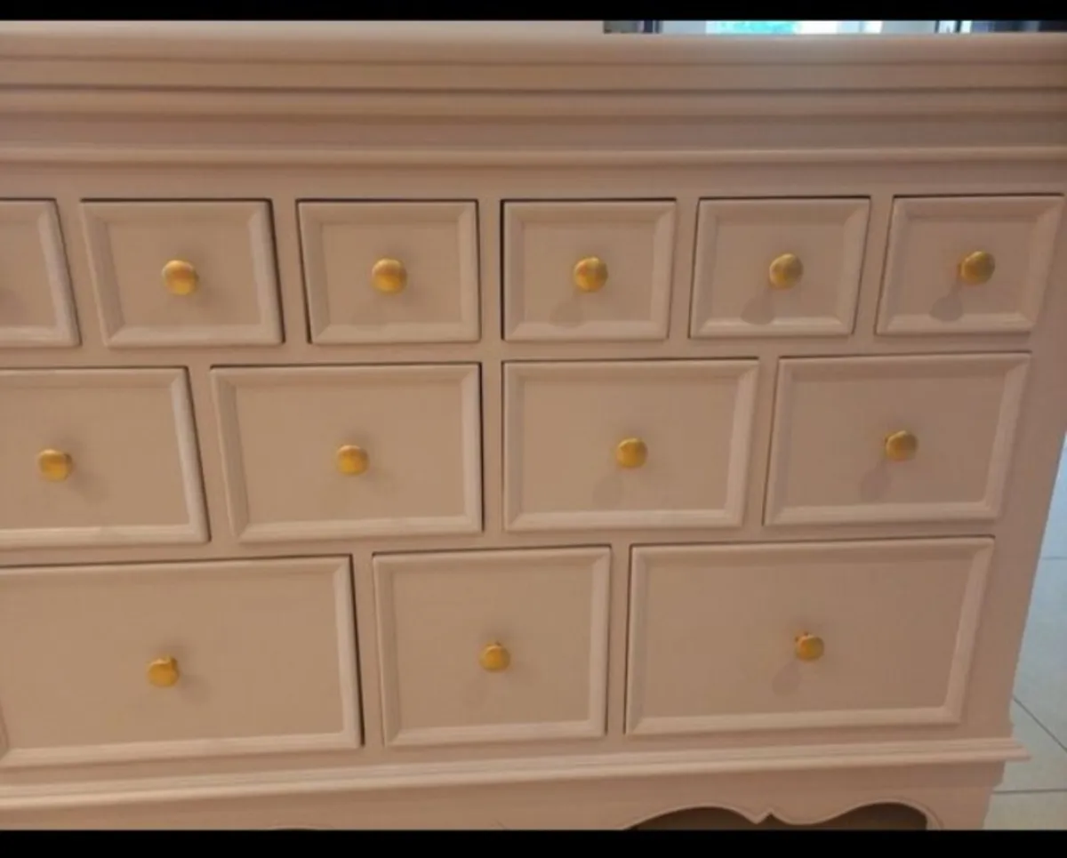 Chest if drawers - Image 1