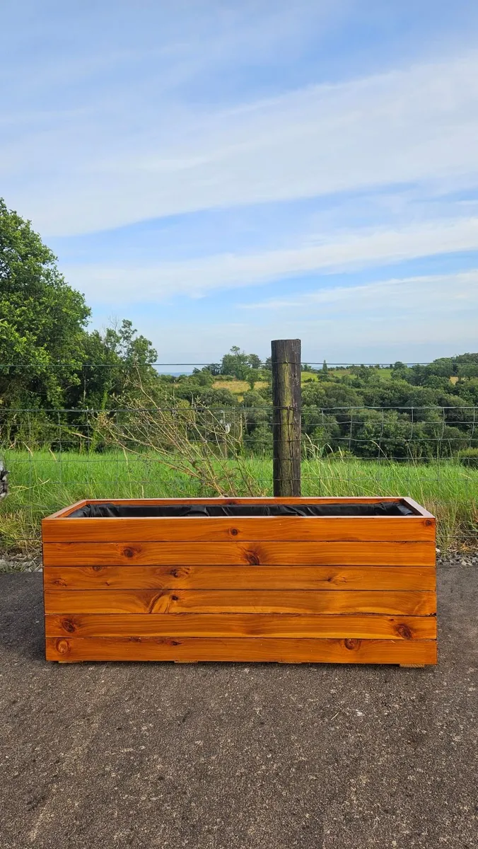 Premium Red Cedar Planters | 3 for €948 - Image 2