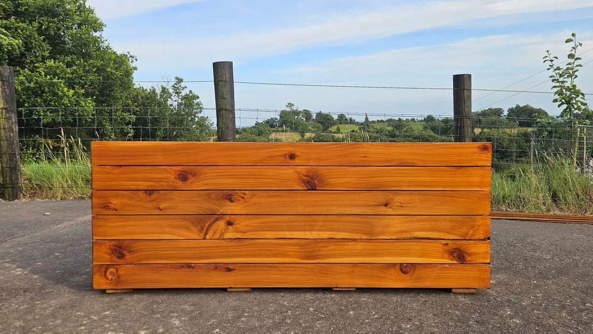 Premium Red Cedar Planters | 3 for €948 - Image 3