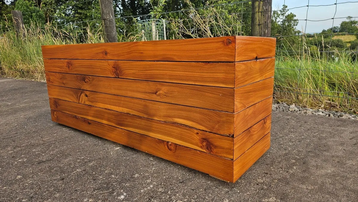 Premium Red Cedar Planters | 3 for €948 - Image 4