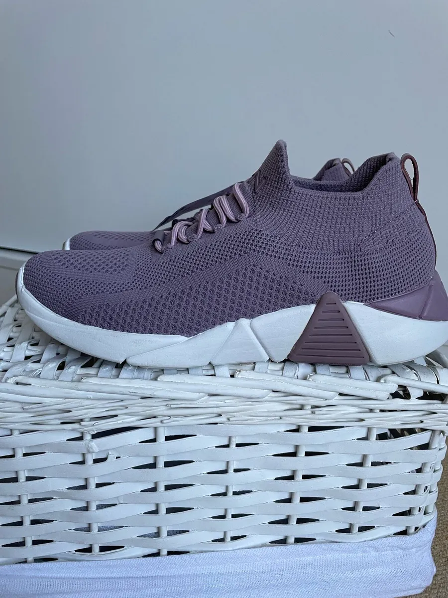 New Skechers trainers for women - Image 1