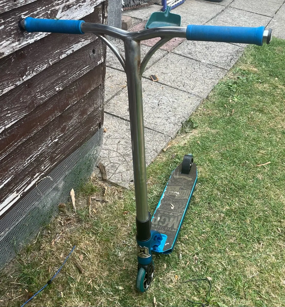Mad Gear Pro VX6 Team Scooter - Image 1