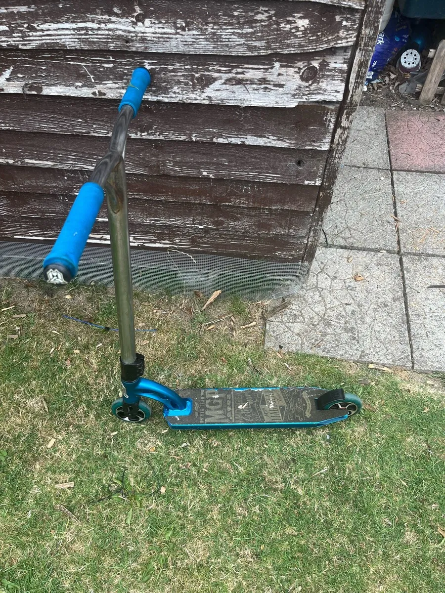 Mad Gear Pro VX6 Team Scooter - Image 2