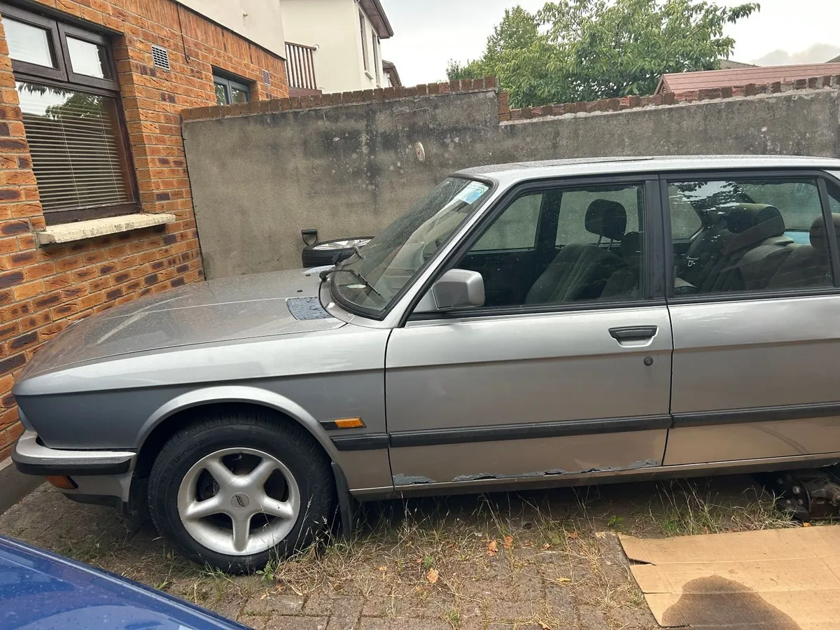 BMW 5-Series 1988 - Image 2