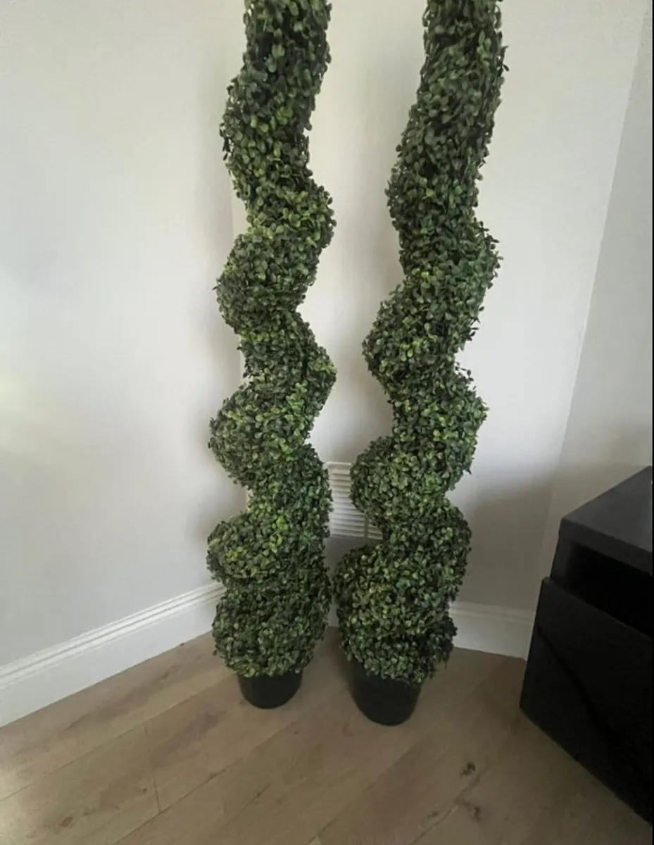 Pair of Artificial 120cm 4ft boxwood spiral trees - Image 1