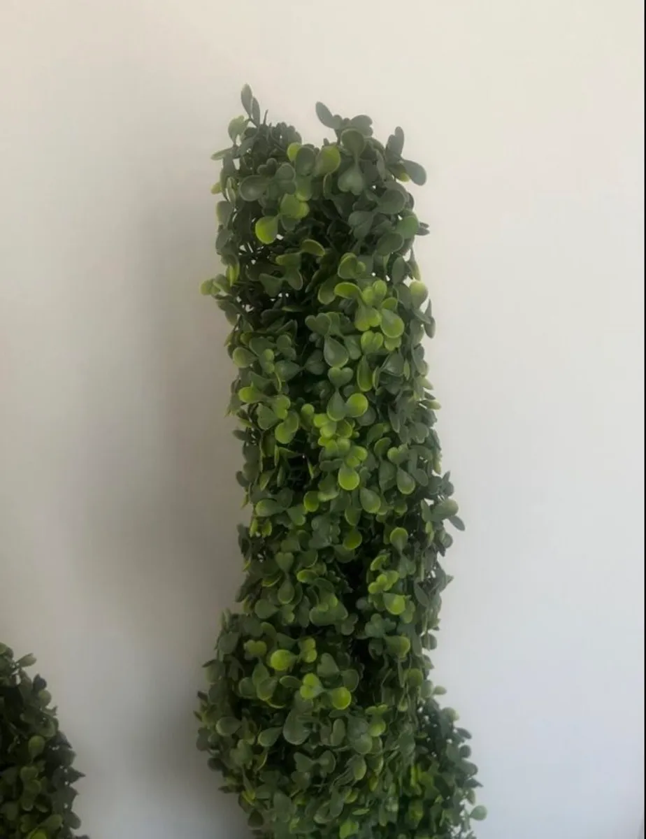 Pair of Artificial 120cm 4ft boxwood spiral trees - Image 2
