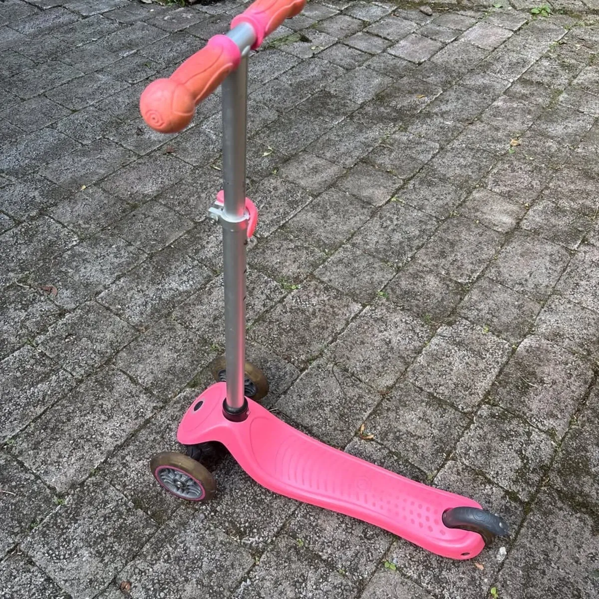 Scooter pink light up wheels - Image 1