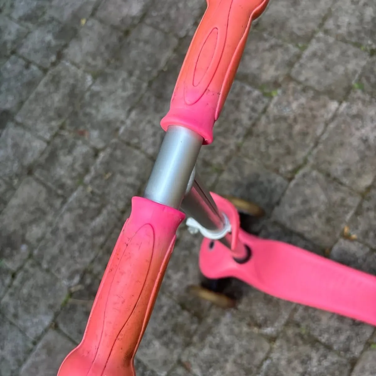 Scooter pink light up wheels - Image 3