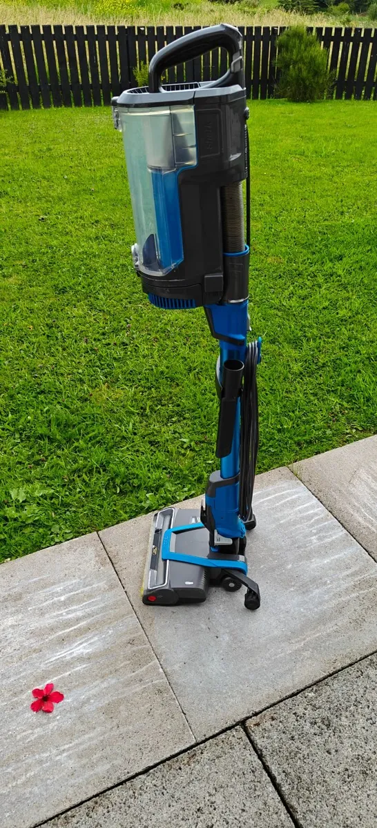 Shark Corded Stick Vacuum Cleaner [HZ400UKT] - Image 1