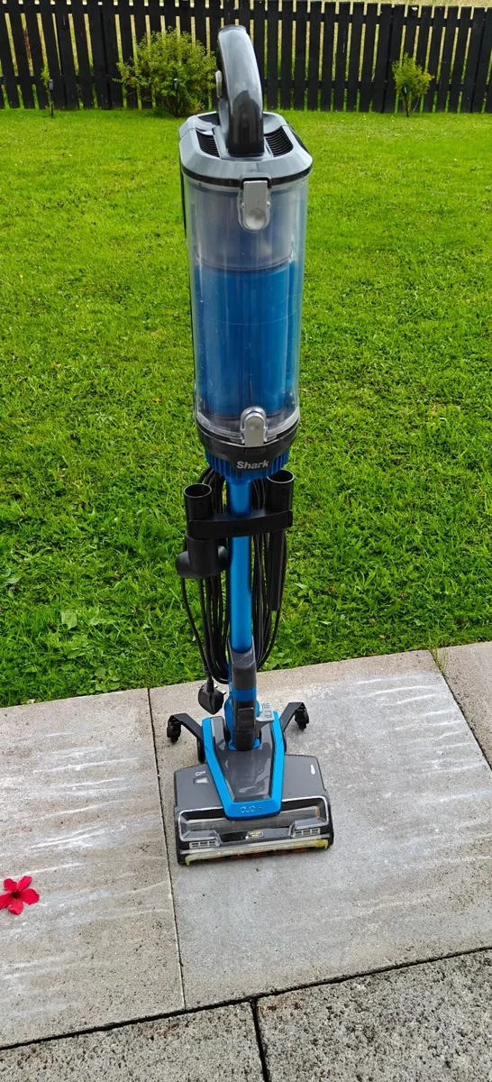Shark Corded Stick Vacuum Cleaner [HZ400UKT] - Image 4