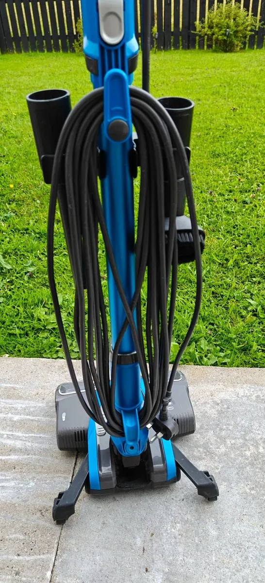 Shark Corded Stick Vacuum Cleaner [HZ400UKT] - Image 3
