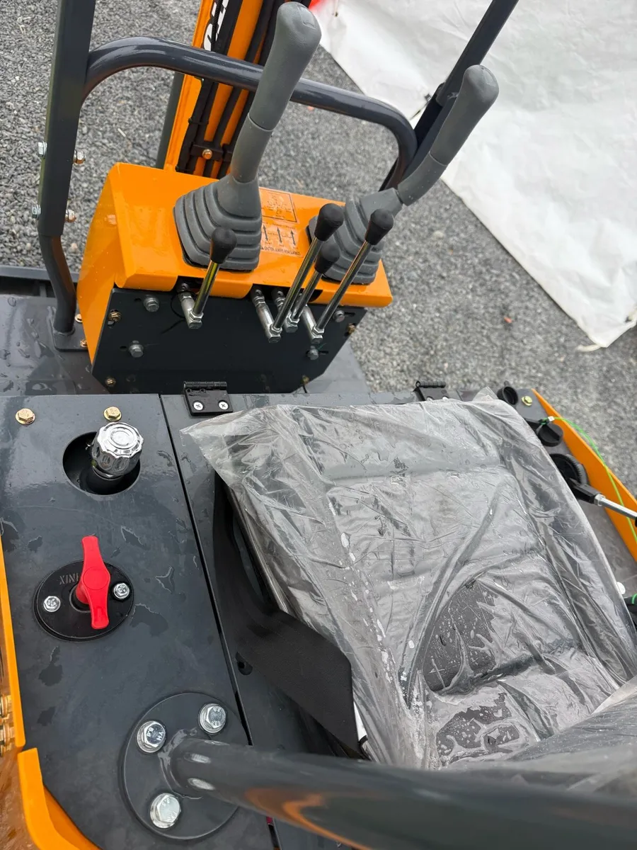 mini digger 1ton - Image 3