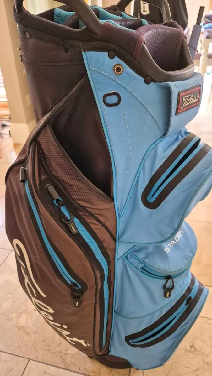 Titleist Waterproof golf cart bag. - Image 2