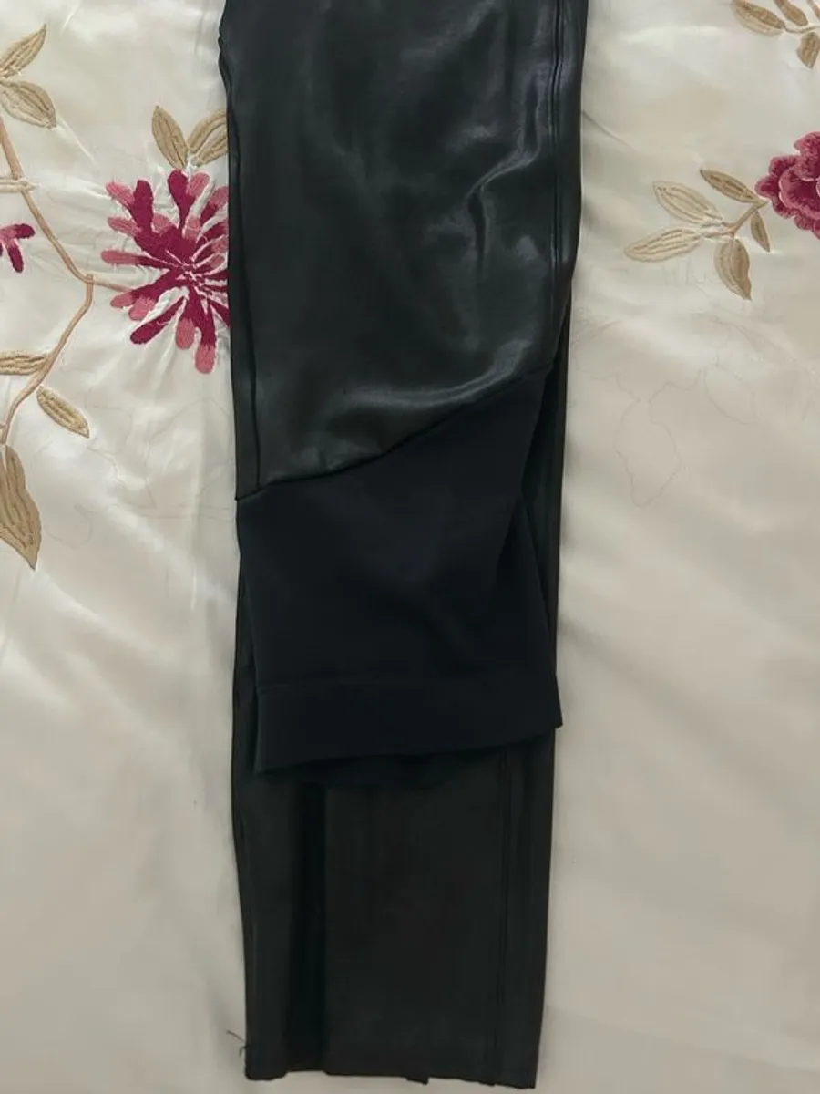 Spanx Maternity Faux Leather Leggings Size Medium (12) - Image 4