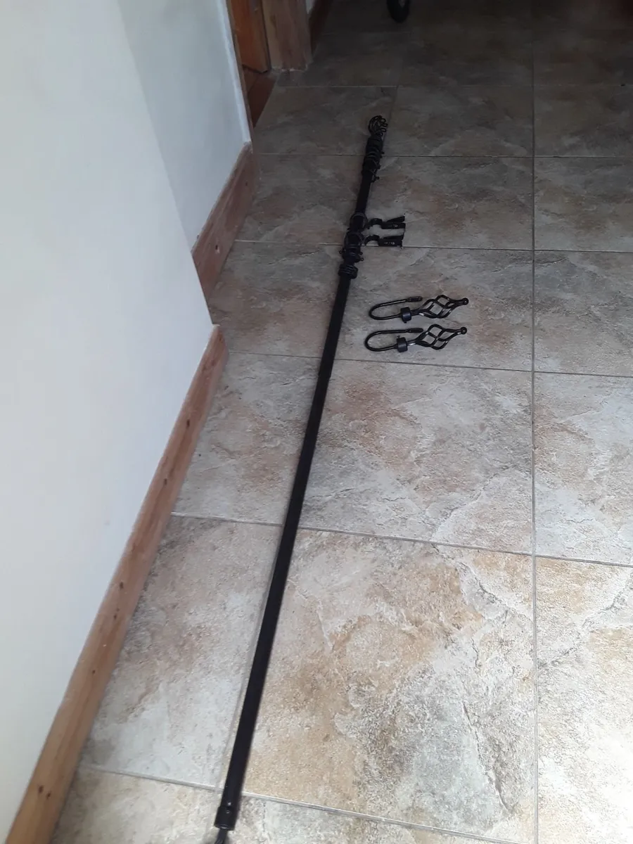 Black metal curtain pole - Image 4